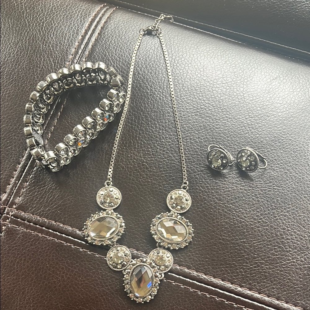 Elegant Silver Jewelry Set